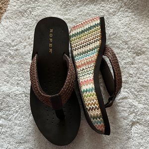 NWOT Roper, wedge platform, zigzag, T strap sandals. Size 9
